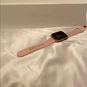 Rose gold 44mm Apple Watch (series 4)